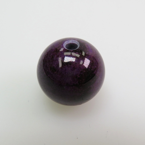 Sugilith Kugel gebohrt (3 mm Bohrung)